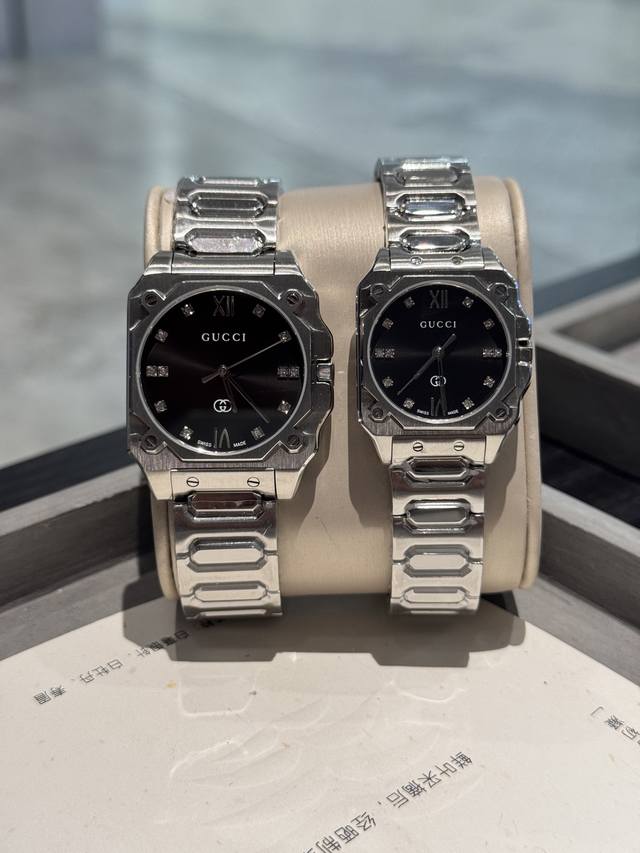 白 金470 男装36Mm。女装30Mm。Gucci 新款腕表Iii新款G-Flat 野性主义风格，独树一帜的艺术作品 超薄表盘设计，戴在腕间非常数十亲肤 内圆