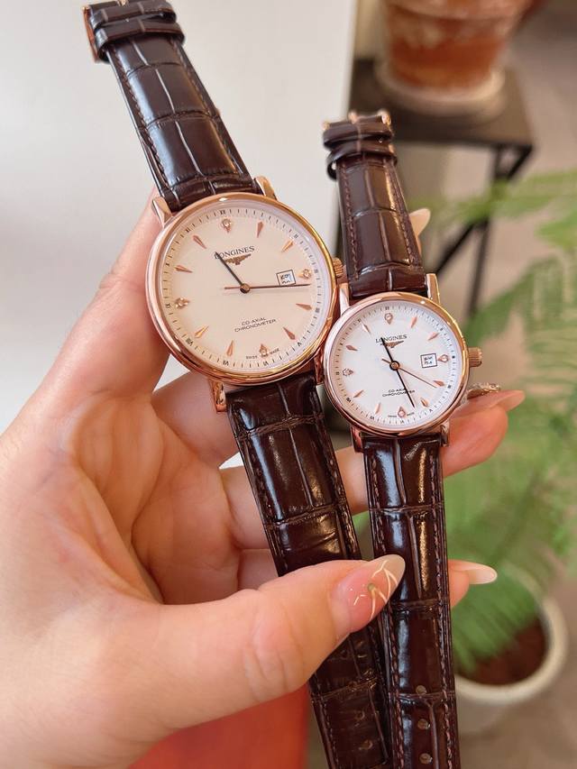白 金300浪琴精品情侣腕表 经典三针设计 尊贵大气 绅士风范 卓越品质 热卖全城 采用进口石英机芯 顶级316精钢表壳 进口小牛皮表带 矿物质超强镜面男尺寸4