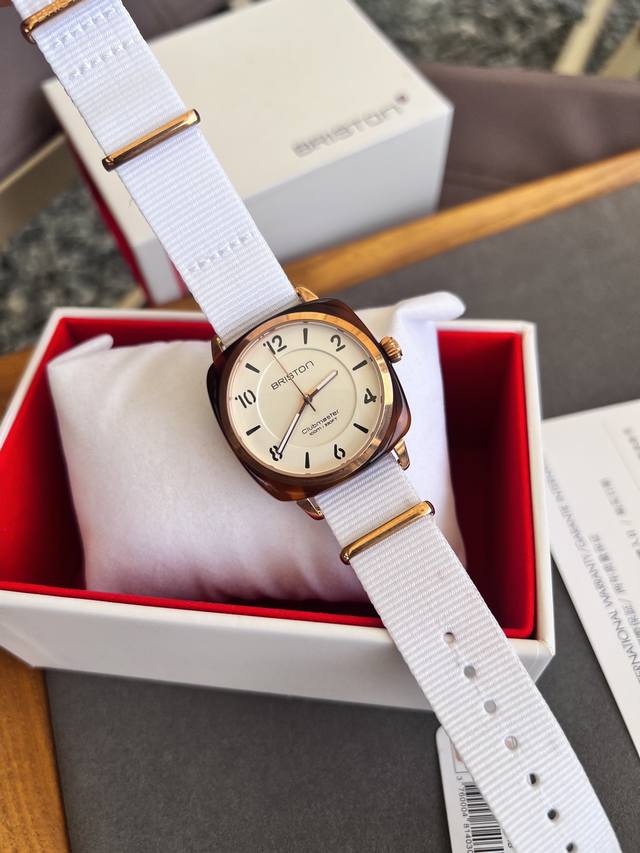 原单布里斯顿Briston，法国轻奢侈运动时尚手表品牌，被称为“小沛纳海”，隶属Jaunet Paris S.A.S.公司，由Brice Jaunet先生创立于