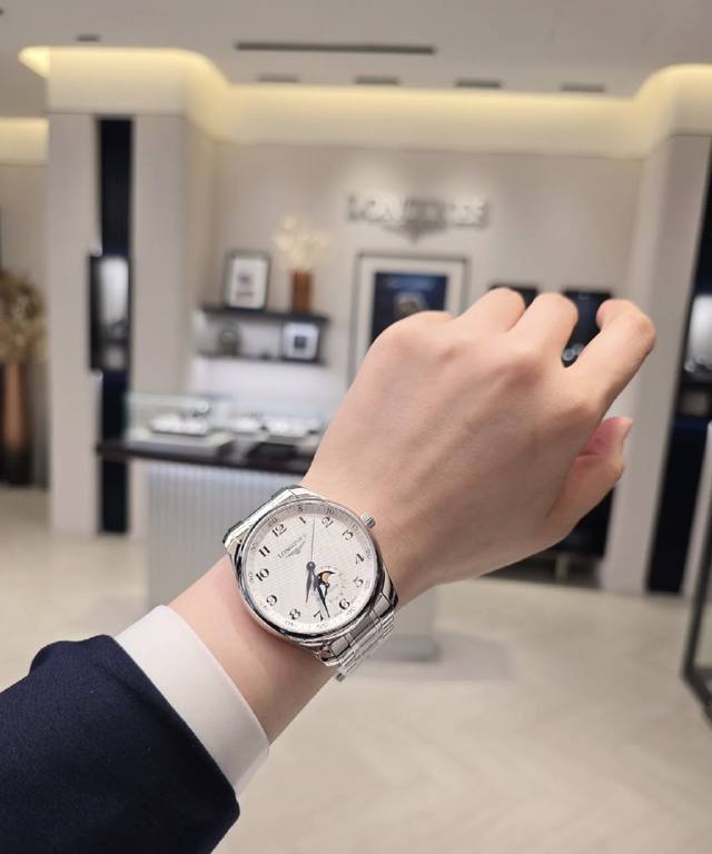 浪琴名匠男士真月相 月相会随时间变化图案 L2.919.4.78.6 进口日本机械机芯，精钢圆形表壳，表径42Mm，抗磨损合成双卜蓝宝石玻璃 数据一致 ，钻石刀