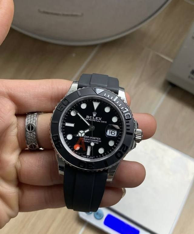 劳力士－Rolex Ym游艇系列－机械腕表 顶级进口机 316L精钢壳－防指纹陶瓷圈 舒适橡胶表带 原装保险扣 蓝宝石玻璃 超强防水 直径40Mm 厚度12Mm
