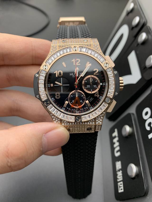 Hbb经典计时腕表大爆炸计时码表 品牌：宇舶 恒宝 Hublot 机芯：进口7750多功能机械机芯 材料：316精钢 玻璃：天然蓝宝石 表带：高级天然橡胶带，皮