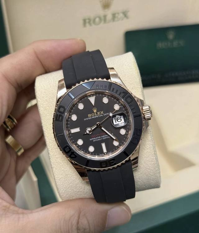 劳力士－Rolex Ym游艇系列－机械腕表 顶级进口机 316L精钢壳－防指纹陶瓷圈 舒适橡胶表带 原装保险扣 蓝宝石玻璃 超强防水 直径40Mm 厚度12Mm