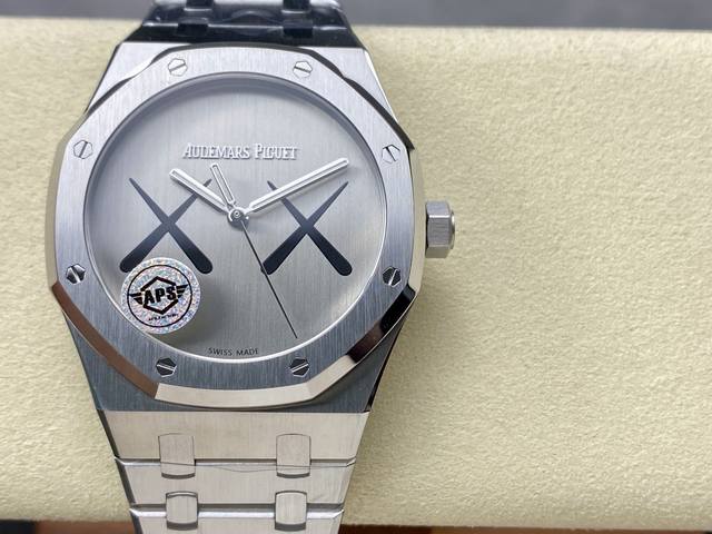 爱彼 皇家橡树 Kaws联名定制款 0系列 41Mm一体全自动机械机芯 新品少量到货，有预定的麻烦重新发一下订单[握手]