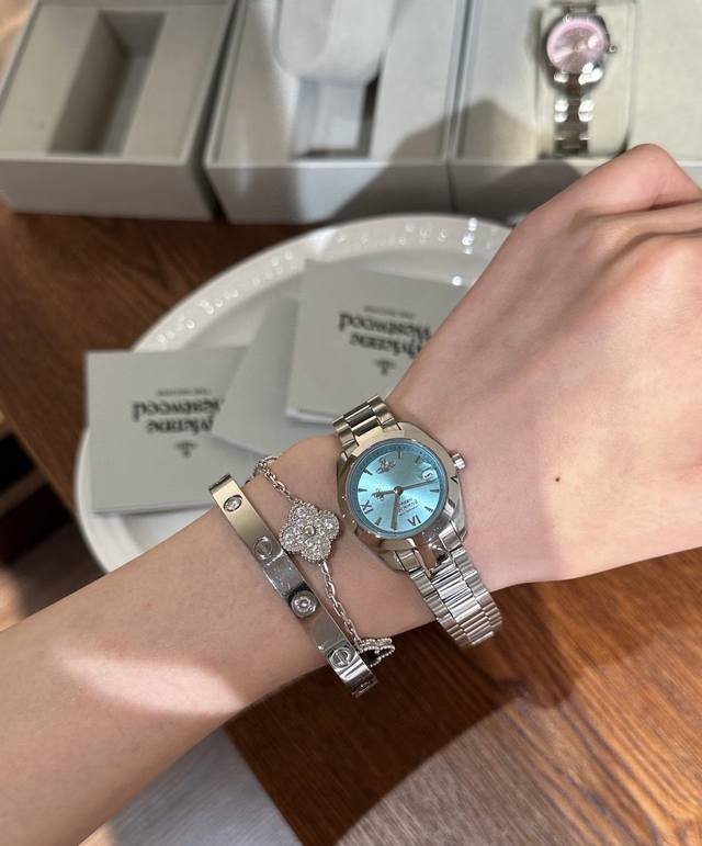 救命！！ 西太后这款实在太好看了！ 他们家真的太懂女生了，贴心的出了大小表盘。 无论是自留，还是送对象，送好姐妹，都贼棒！