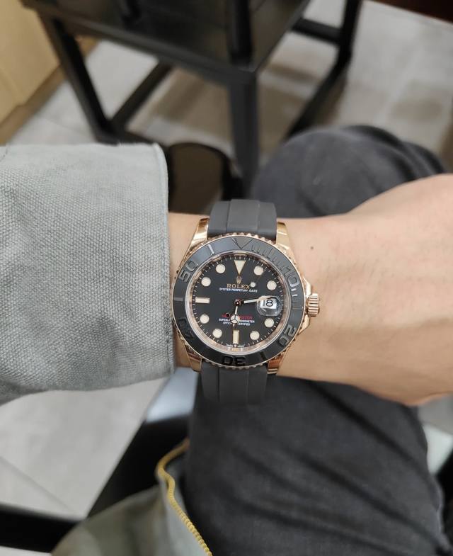 劳力士－Rolex Ym游艇系列－机械腕表 顶级进口机 316L精钢壳－防指纹陶瓷圈 舒适橡胶表带 原装保险扣 蓝宝石玻璃 超强防水 直径40Mm 厚度12Mm