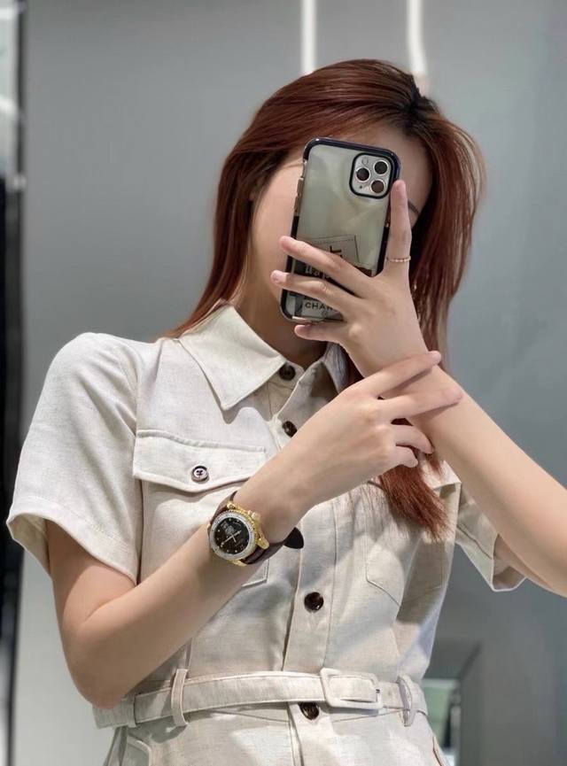 向哆啦A梦许下2025的第一个愿望一定会实现今年Gucci哆啦A梦的联名被很多人说太走心了！真的是可可爱爱没有脑袋[嘴唇]两个牛角再搭配老花的经典颜色，简直是完