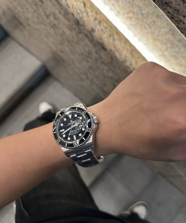 高品质 绿水鬼 机械机芯 精钢市场高版本 凭借买版、表径39Mm不断改进的钻研精神，特别是五大神器的业界认可，表径目前销量一直成上升趋势预定款式。 The Be