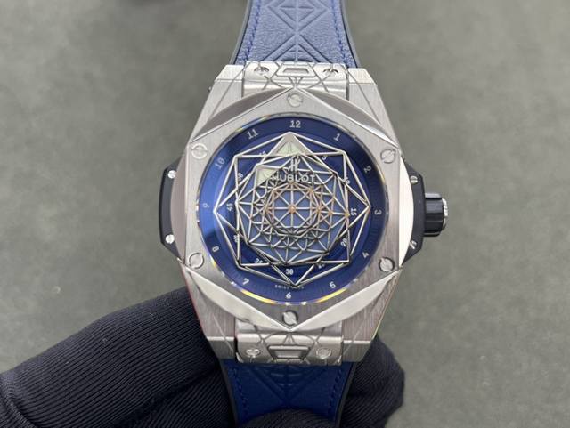 奥秘无穷的几何演绎 探究符号艺术维度 Hublot 宇舶 恒宝 Big Bang大爆炸系列Sang Bleu刺青男式腕表 415.Ox.1118.Vr.Mxm1