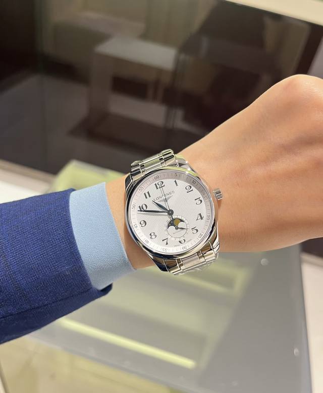 浪琴名匠男士真月相 月相会随时间变化图案 L2.919.4.78.6 进口日本机械机芯，精钢圆形表壳，表径42Mm，抗磨损合成双卜蓝宝石玻璃 数据一致 ，钻石刀