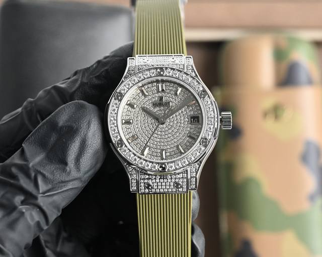 原版开模 最高版本复刻 宇舶Hublot 恒宝 经典融合系列 女款高端腕表！最新推出宇舶女款33Mm腕表，在高端复刻品质一如继往, 整体结构与原装结构保持一致！