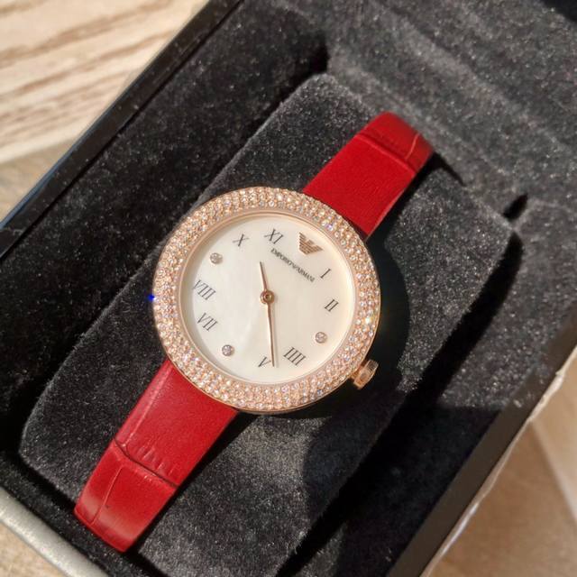 佟丽娅同款！阿玛尼女士石英腕表，Ar11357，璀璨表盘复古罗马刻度，水钻点缀表圈，灵动奢华。细致抛光工艺，矿物质玻璃镜面，表径～30Mm,经典表带，柔软舒适，