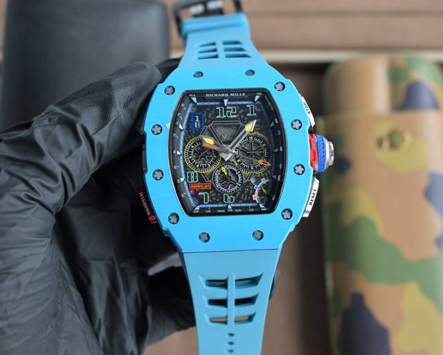 理查德 米勒 Richardmille Rm碳纤维壳全自动机械机芯 40X50X16Mm 蓝光镜面 独特镂空表盘 夜光表盘指针 橡胶或尼龙表带 折叠扣 循规蹈矩