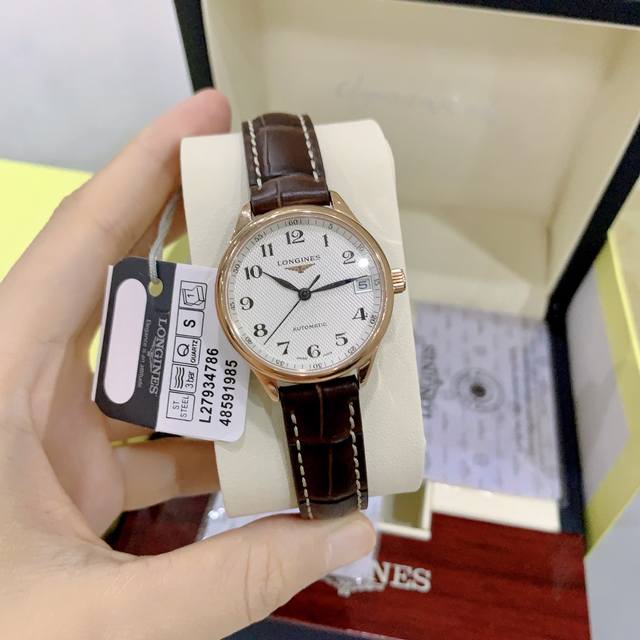 金+20 经典对表 品牌：浪情-Longines型号：名匠系列情侣机械腕表 玻璃：防刮耐磨蓝宝玻璃镜面 表壳：316精钢表壳 原装同步壳身 三度防水，细节：字面