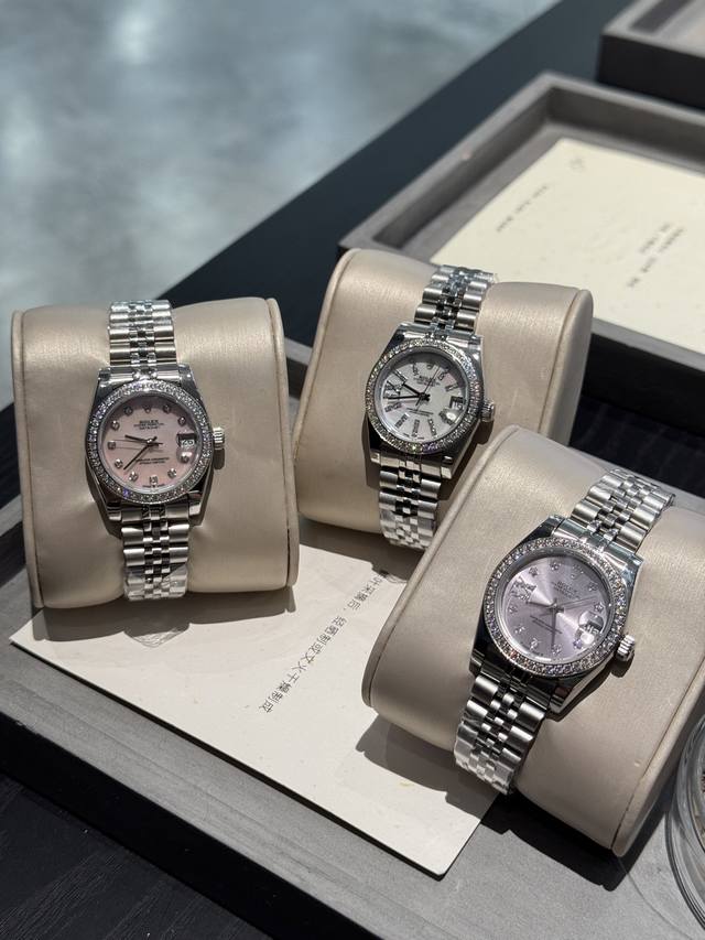 劳力士 日志 系列经典女款 实芯钢带-原装压扣 进口机芯 小红书火爆推荐 设计显出独特高贵优雅女神气质！316精钢表壳搭配施华洛世奇水晶钻石，纯手工镶嵌而成，女