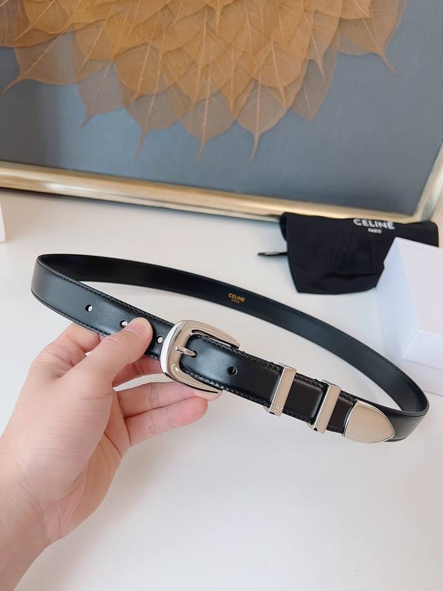 Ce*E 赛家经典款女士腰带｜高级感拉满 法国奢侈品牌 专为独立女性设计 意大利进口双面小牛皮 头层牛皮材质 1.8 Cm极简设计 经典Logo五金扣头 百搭神