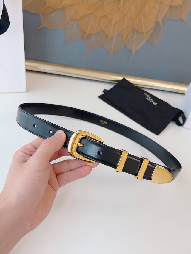 Ce*E 赛家经典款女士腰带｜高级感拉满 法国奢侈品牌 专为独立女性设计 意大利进口双面小牛皮 头层牛皮材质 1.8 Cm极简设计 经典Logo五金扣头 百搭神