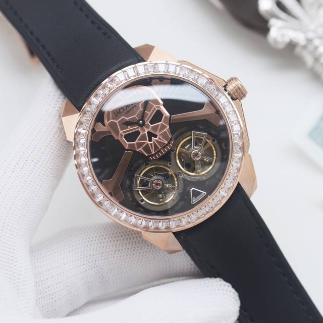 尊享价： ，钻圈50 2025款Jacob & Co.杰克宝 捷克豹亡灵节告诉我们,生与死不是分开的,而是永恒的循环的一部分。头骨双陀飞轮是为了纪念这一神圣的传