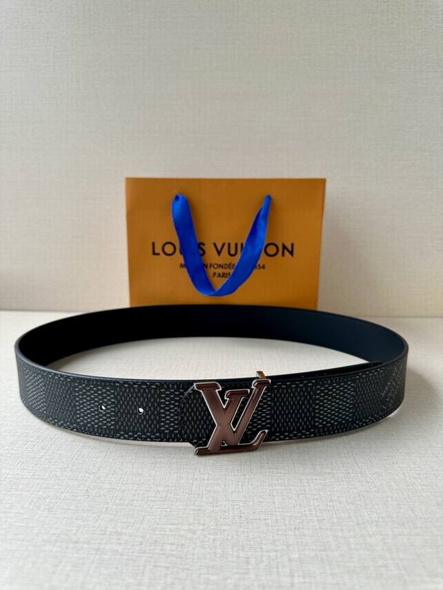 4.0 Wide Lv Dimension reversible belt brightens up everyday style with subtle st
