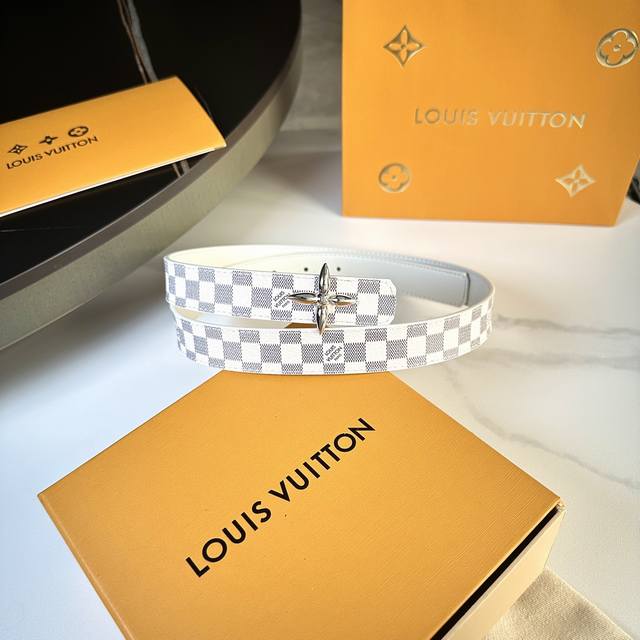 Original packaging. This season's new L0Uis Vuitt women's belt is 25mm wide and