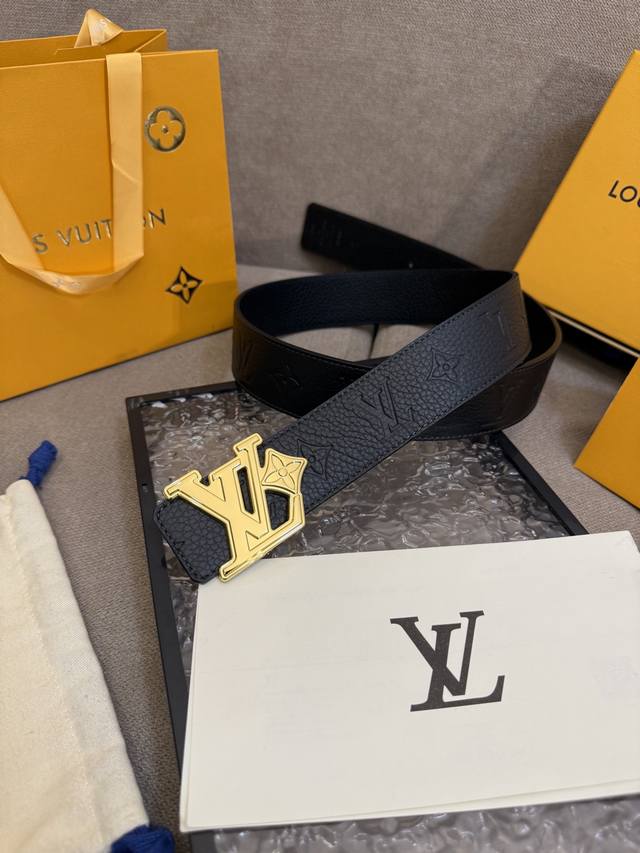 Lv Dimension 4.0 double-sided belt introduces a classic style into a new size de