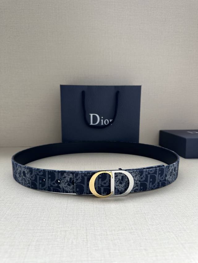 extra width 3.5cm. This belt buckle is a new Dior piece, continuing the classic