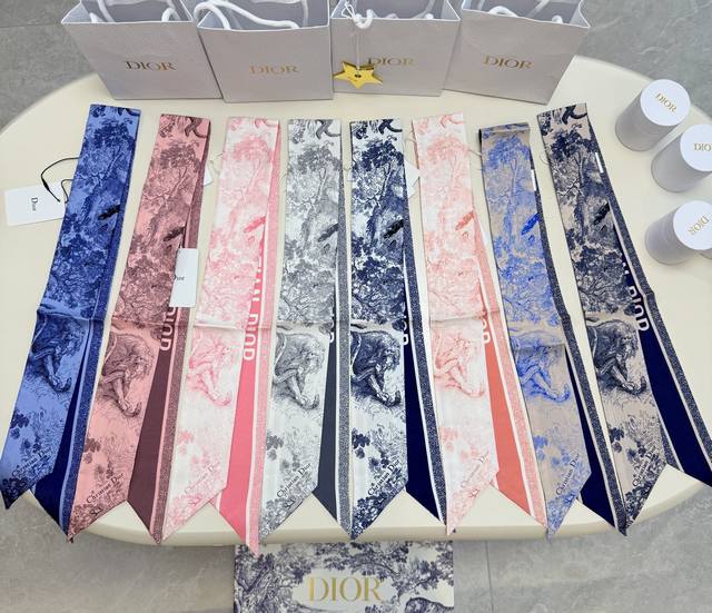 Jungle Zoo Ribbon Headband Christian Dior Size: 6 x 105cm Made of 100% silk, thi