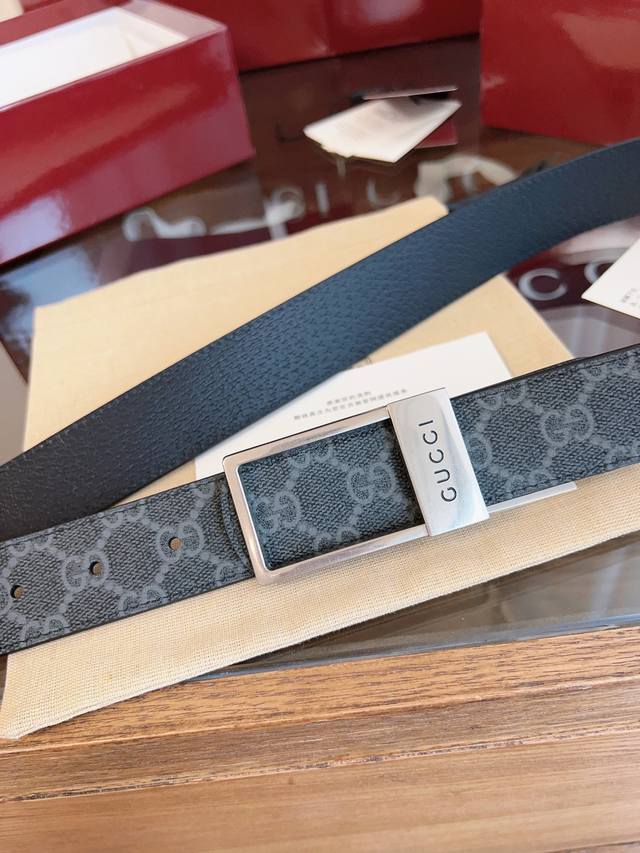 Stunning Gucci men's new square buckle belt. 3.5cm wide. Made of canvas with a g