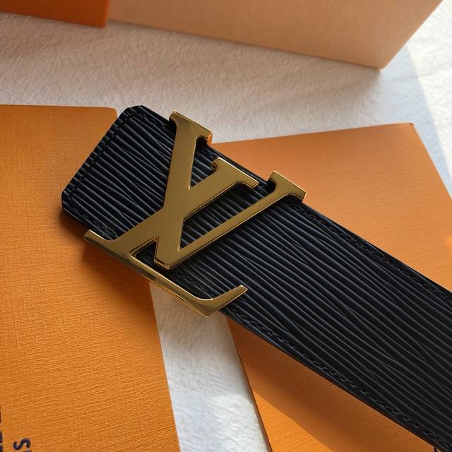Original quality Lv Initiales. 40mm black water ripple belt No.: M9229. 6524280