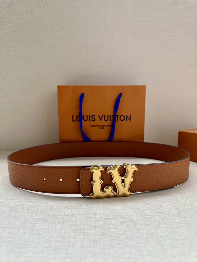 4.0 wide Lv Ranch double-sided belt recreates sharp style seen on Spring/Summer