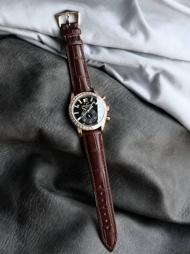 白 -金 Tw Factory 墙裂推荐 重金打造经典时计 百达翡丽复杂多功能系列5905R-010重磅登场，迄今推出的首款Nautilus复杂腕表，以超复杂的