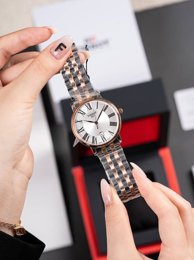 钢带+20 原单非市场便宜货 天梭T122最新款石英超薄情侣对表，从腕间一隅到城市一角，将魅力四射的都市活力倾注于卡森臻我系列腕表中，以经典时尚的表款设计匹配当