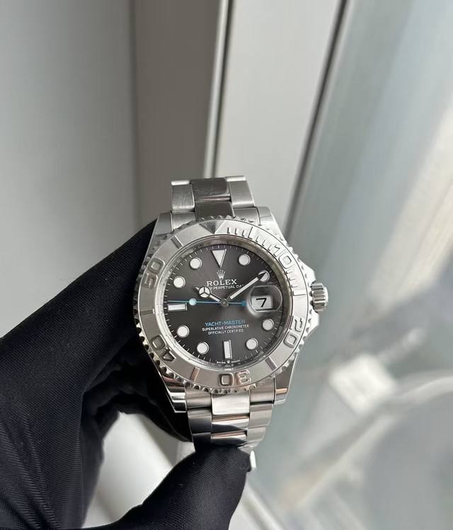 劳力士灰游艇 M126622-0001｜ 年全套好价来袭！** 兄弟们！这块灰游艇真的帅炸了！ 年全套，铂金圈+经典灰盘低调中透着高级感，上手就是气质担当 #一