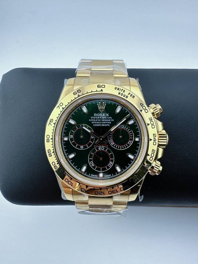 迪通拿 行业首重！符合人体工程学的新配重！采用蚝式合金材料：不止单一加重“底盖”“表壳” 表带活动带身 等，而是均衡配重，贴合手腕，舒适度达到巅峰的同时不起皮！