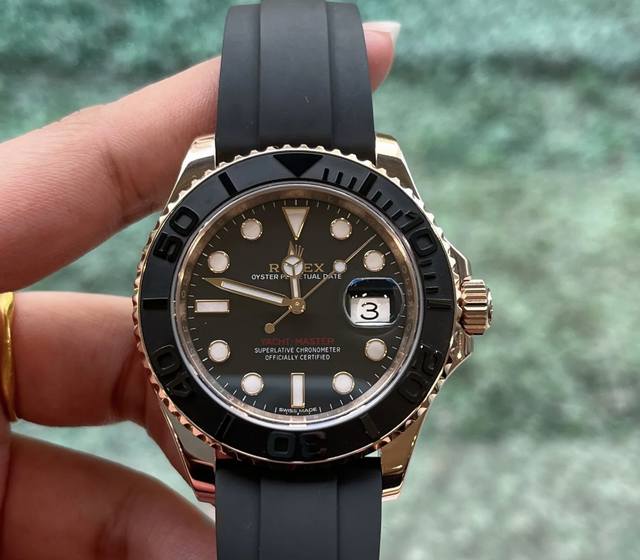 劳力士116655游艇名仕单表劳力士 系列:游艇名仕系列 型号:116655 材质:18K玫瑰金 镜面:蓝宝石玻璃 表盖:密底 表扣:折叠扣 表径:40Mm 机