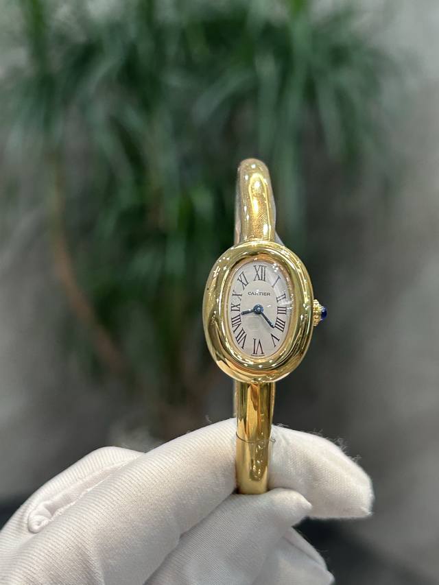 独家实拍图新款浴缸手镯表，卡家经典之作浴缸系列。 Baignoire 全新“浴缸”手镯腕表手围尺寸15Mm 16Mm 17Mm。细节非市场冒充厂粗糙做工 手镯围