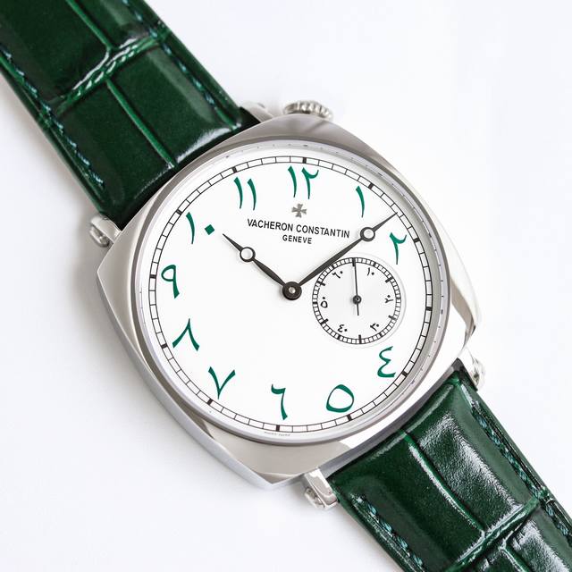 江诗丹顿历史名作系列American 1921搭载：丹东2824二针半机芯 可选：自动上链机芯、手动上链机芯 1独具纪念意义的枕形表壳，40Mm表径，以早期靠垫