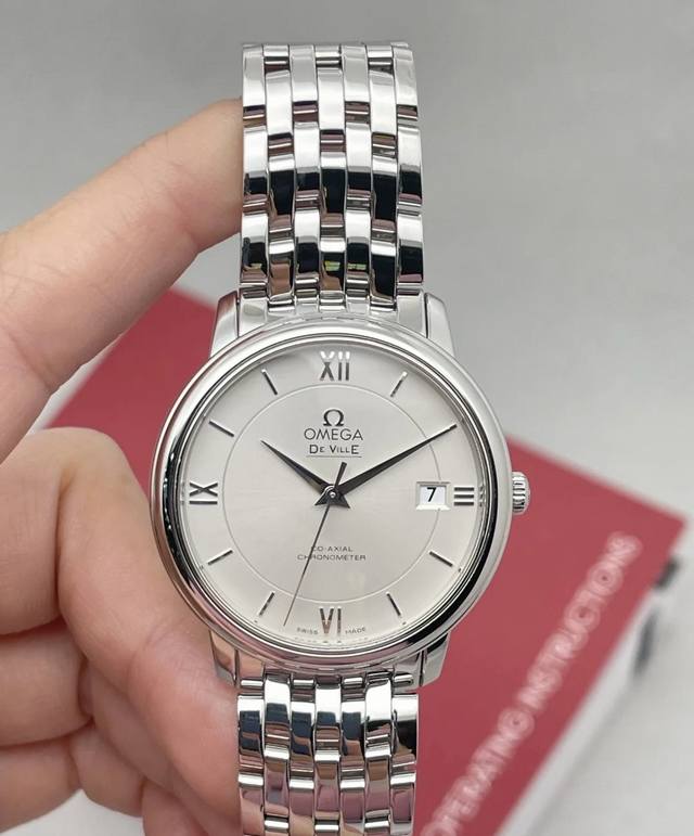 欧米茄四代碟飞系列机械全自动精钢男表 36.8毫米超大号表盘 白色同心圆盘面 经典古罗马刻度 剑型指针 带日历显示 蓝宝石镜面 搭载欧米茄机械全自动Cal.25