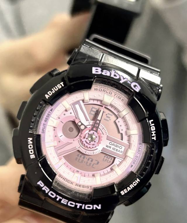 卡西欧和库洛米联名啦？！！原来是卡西欧Baby-G的黑紫色，是库洛米配色，喜欢库洛米的有福啦！开学到了，需要一款能看时间的还会发光的机械表可以看看这款哦，黑色更