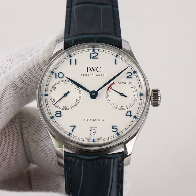 Zf Factory 墙裂推荐 销量神器 V5升级版 Iwc万国葡7－葡萄牙系列七日链 ！1搭载定制版C.52010自动机械机芯！2独立小秒针，真动能指示！3蓝