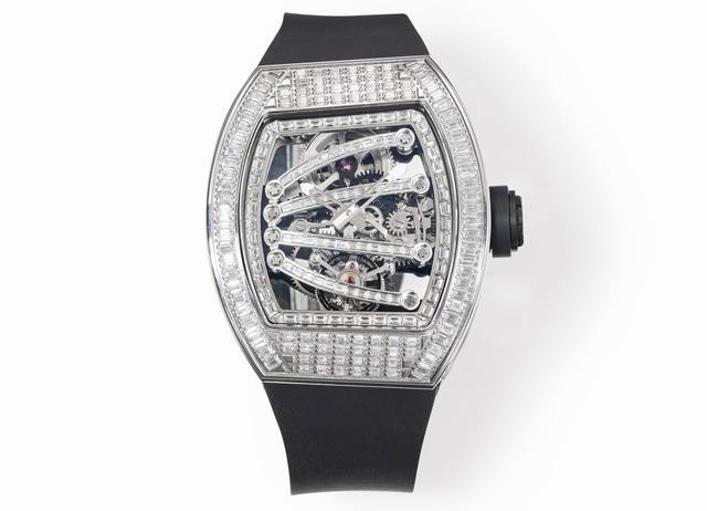 Rm59-01陀飞轮 T钻镶嵌表壳，抢眼夺目。钻石蜥蜴 充满独特的标记，以傲人之姿屹立在品牌腕表之间，打造专为运动竞技设计的腕表 1腕表的表壳,是对Richar
