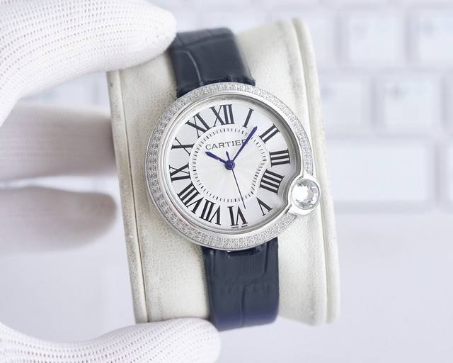卡地亚告白气球全系列 全面到货 强势登陆 告白气球我第一眼一看就沦陷！白气球和蓝气球最大的区别是它四字位有颗菱形钻石！低调的皮带更衬电镀18K玫瑰金表盘的光泽！