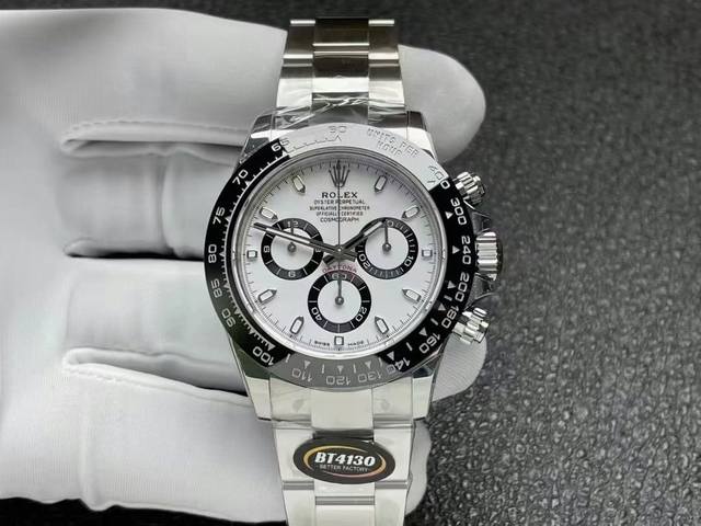 Better厂迪通拿配置清单:型号:116500尺寸:40Mm×12.2Mm功能:时、分、秒、计时显示机芯:4130动力储存:72小时镜面:蓝宝石字面:白面，黑