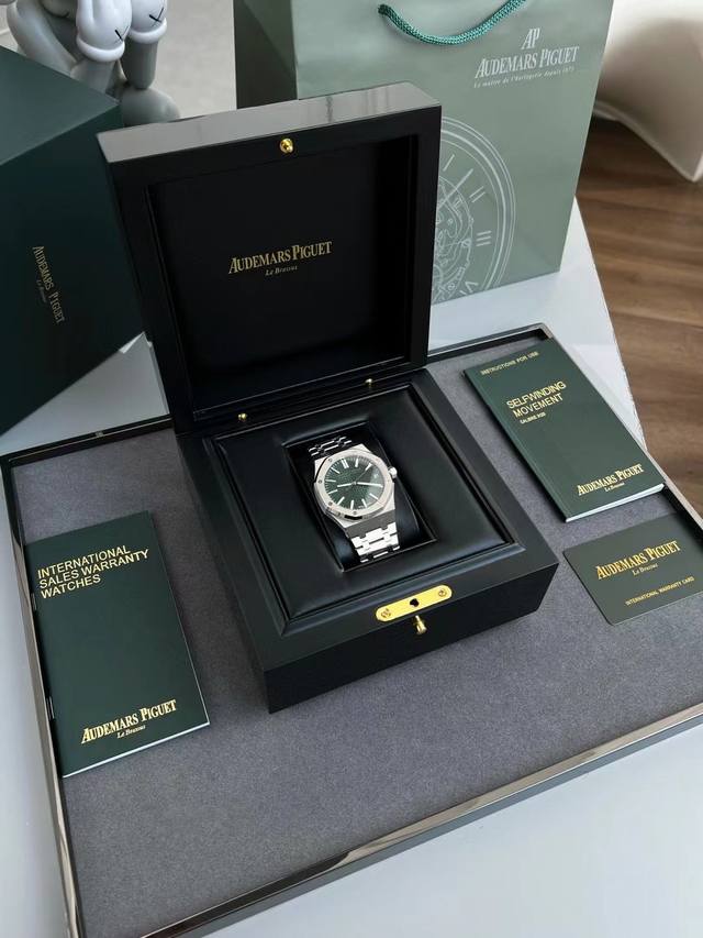 Twt爱彼皇家橡树15510男士手表 Ap的50周年特别版 全新改版 震撼上线：采用4302一体机芯 成就钢表巅峰 实力演绎 卫冕“钢”王！1.原版拆解开模，尺