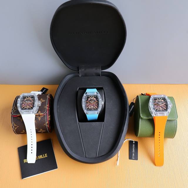 Richardmille理查德米勒～新款武士铠甲 联合雕刻艺术家Pierre推出纯手工雕刻的陀飞轮 Rm047，实现了“装饰性”和“观赏价值”的完美结合。