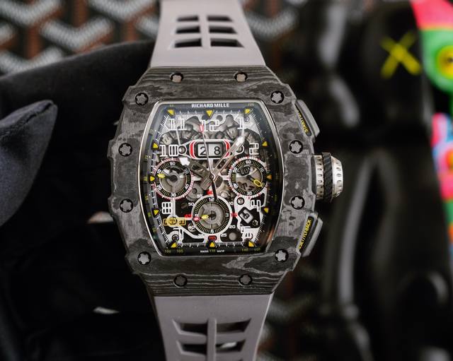 理查德米尔Rm11-03系列 完美的人体工程学设计相吻合的追求完美的品牌的标志性建筑。Rm 011的每一个组成部分，都是其功能的审美表达。Rm 11-03腕表保