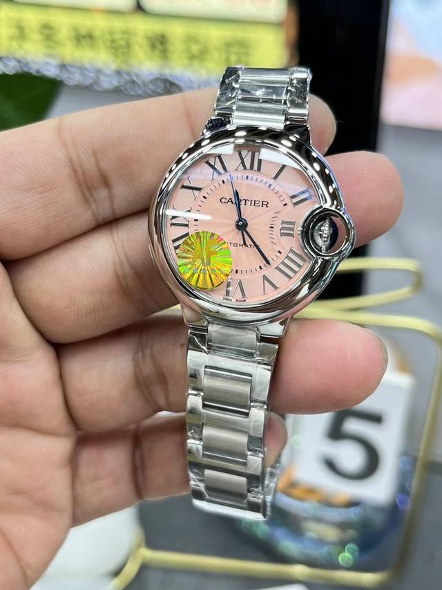 创新神作 真假合并 天下无双 史上唯一一款配件可以与原装完美通用的蓝气球---蓝气球大热门之33Mm系列。表盘，指针，尖晶石把的，包括机芯都与原厂同源。刷新多项