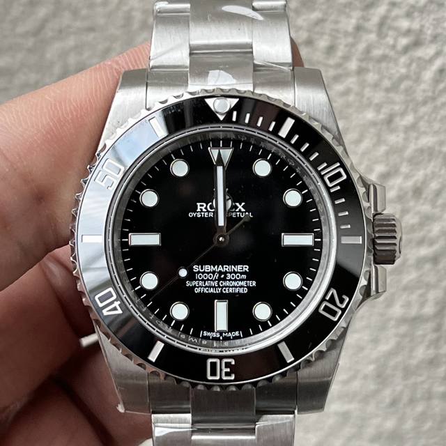 Zzf厂全新作品潜航者无历系列尺寸：40Mm。Zzf凭借多年制表经验，一贯秉承精益求精的工匠精神，为广大表友带来全网最领先的无历型潜航者！潜心巨作匠心打造极致！