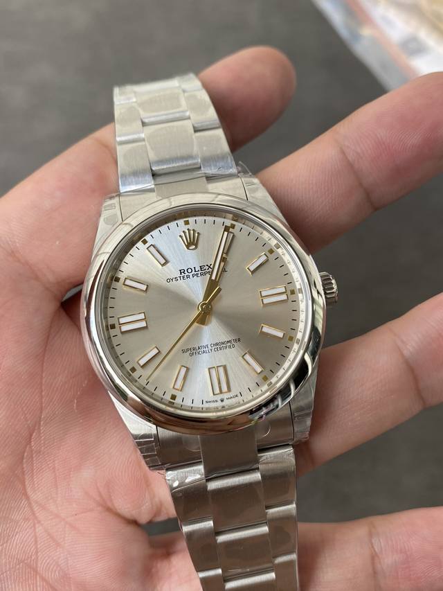 劳力士蚝式恒动银面41Mm 丹东