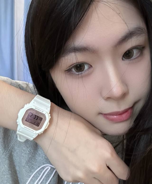 这款手表太戳我啦这款 Casio 的小方块太好看咯颜值很高 马卡龙的配色特别适合女孩子戴呀而且看时间特别方便 直接显示数字很适合上学适合戴哦价格P也很美丽 超级